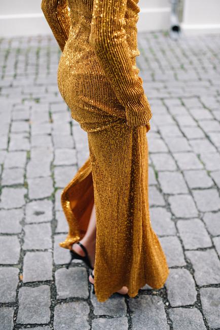 Stine Goya Carson Dress Gold fokus