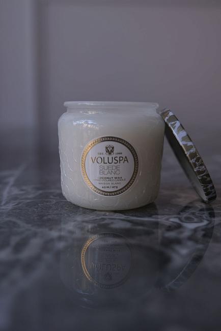Voluspa Petite Jar Candle 35T Suede Blanc duftlys