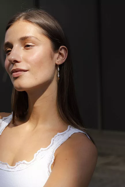 Enamel Copenhagen Sofia Earrings White And Pearls øredobber 2