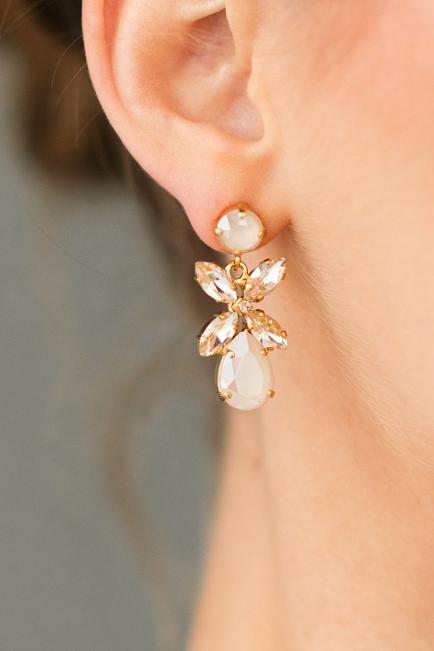 Caroline Svedbom Mini Dione Earrings Gold Ivory Cream/Light Peach øredobber 2