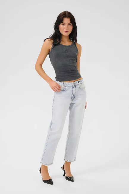 My Essential Wardrobe 34 The Mommy 139 High Tapered Light Blue Retro Wash jeans 2