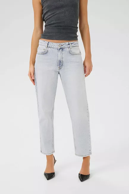 My Essential Wardrobe 34 The Mommy 139 High Tapered Light Blue Retro Wash jeans