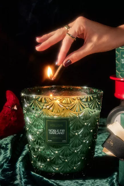 Voluspa 3-Wick Hearth Candle Noble Fir Garland duftlys