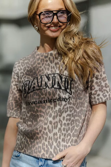 GANNI Graphic Wool Mix Printed Leopard T-Shirt Leopard genser