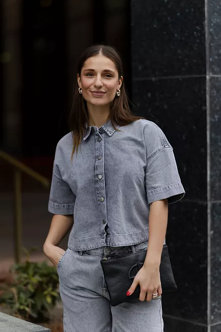 my essential wardrobe Malo MW 143 Boxy Short Shirt Light Grey Wash 1