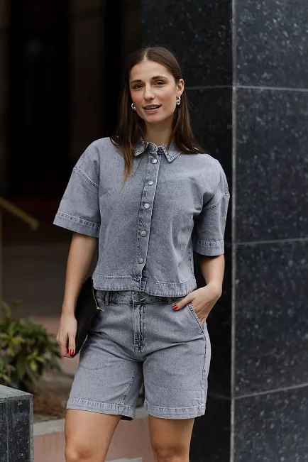 my essential wardrobe Malo MW 143 Shorts Light Grey Wash