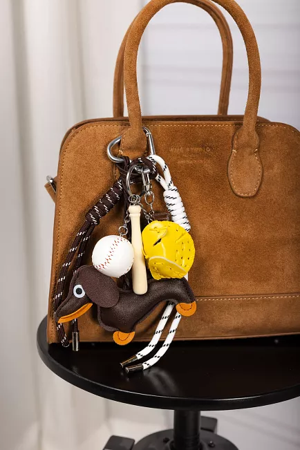 hiil studio bag charms brown nøkkelring 1
