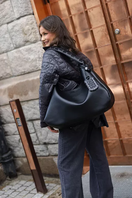 GANNI Bou Bag Hobo XXL Black veske