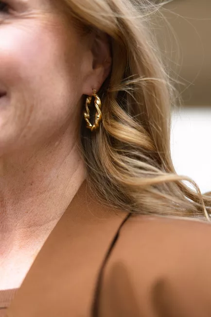 HiiL Studio Twisted Earrings Large Gold øredobber 2