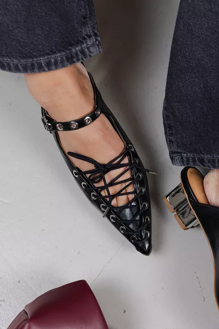GANNI Eyelets Lace Up Mule Crinkle Oleatex Black sko 2