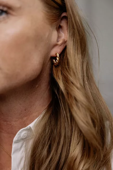 HiiL Studio Jewelry Twisted Earrings Small Gold øredobber