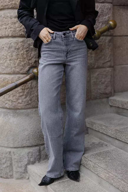 My Essential Wardrobe 35 The Louis 139 High Wide Light Grey Wash jeans 2