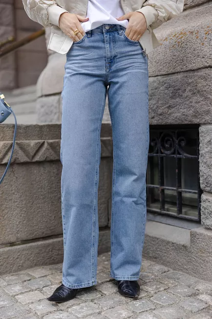My Essential Wardrobe 35 The Louis 139 High Wide Light Blue Wash jeans
