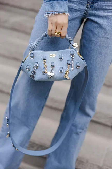 GANNI Bou Bag Mini Washed Denim Charms Faded Denim veske 