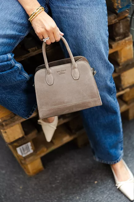 HiiL Studio x Jim Rickey HiiL Tote Small Suede Elephant vesker
