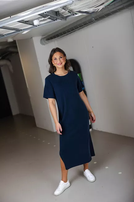 My essential wardrobe Helle MW R-Neck Long Dress Dark Sapphire Blue kjole