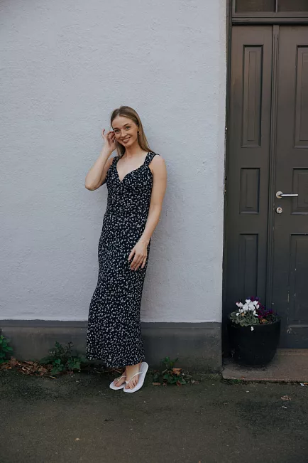 pia tjelta gina bloom dress kjole blomster 1