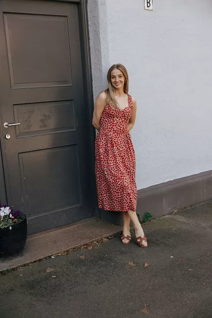 Pia Tjelta Dolce Vita Dress Red midikjole
