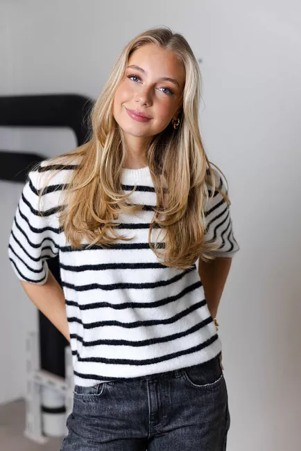 Gestuz GZ Tee Striped Ivory Black Striped t-skjorte strikk