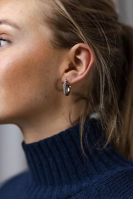 HiiL Studio Jewelry Sparkling Hoops Silver 20mm øreringer 2