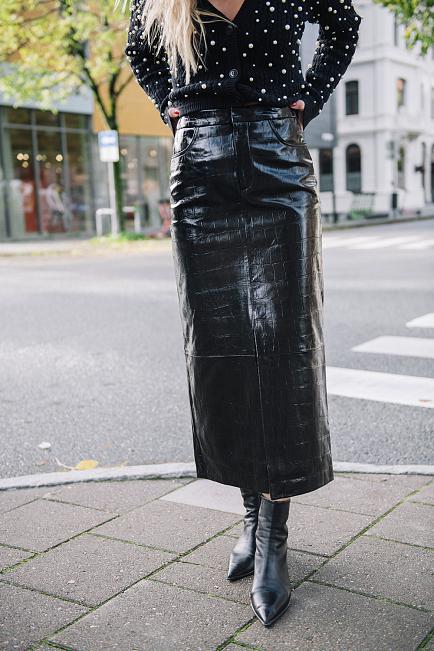 Anafee HW Long Skirt Black 1