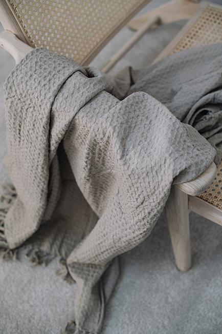 Arnie Says Bari Towel Warm Grey strandhåndkle