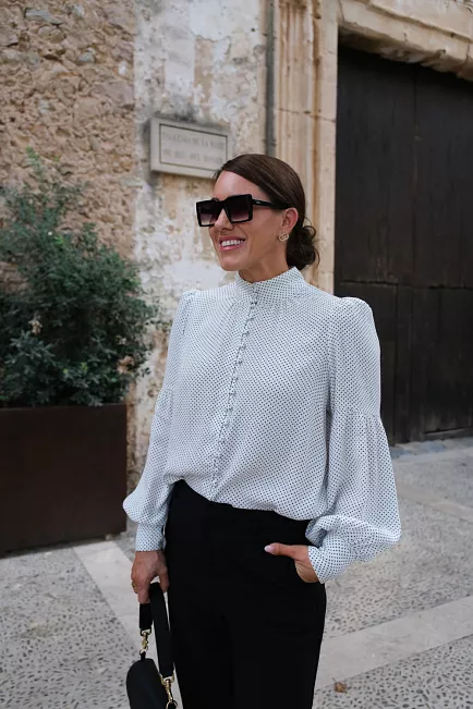Hiil studio Elfie Blouse White With Black Dots bluse