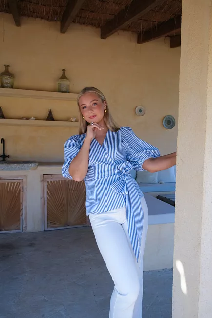 Hiil studio Sophia Wrap Blouse Blue Stripe bluse 3