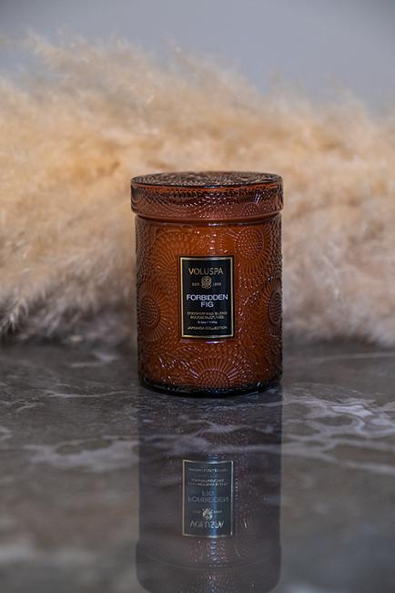 Voluspa small glass jar w lid forbidden fig duftlys 1