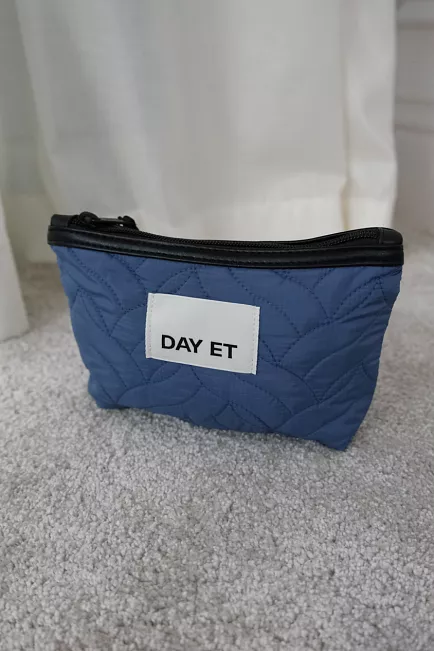 DAY ET Gweneth Re-Q Lush Mini Bijou Blue sminkepung 2