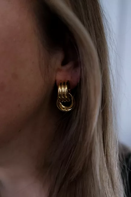 hiil studio jewelry ready or knot earrings øredobber gull 2