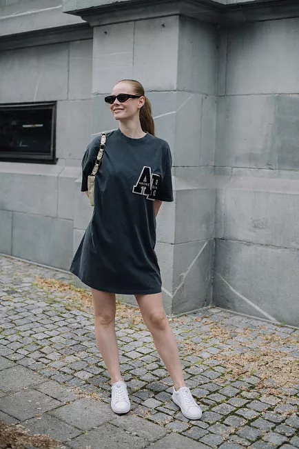 Anine Bing Beth Mini Dress Letterman Washed Black minikjole
