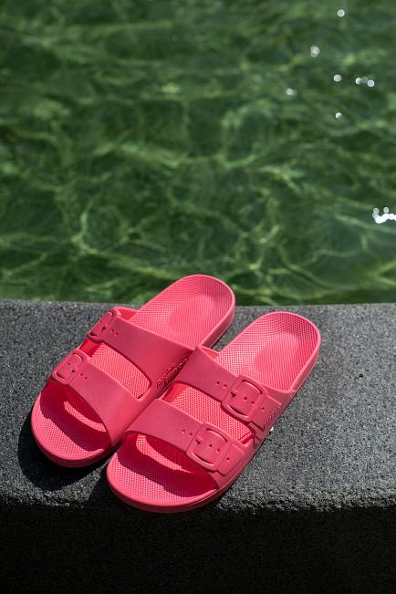 Freedom Moses Glow Slides slippers sandaler 1