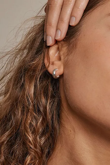 Enamel Copenhagen Gianna Small Hoops Silver øredobber  2
