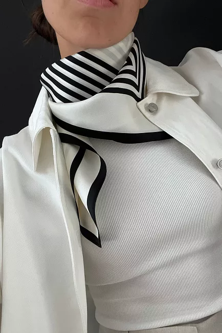Lescarf No. 1 Cream & Black skjerf