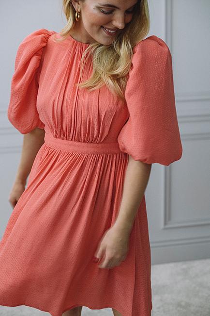 HiiL Studio Mary Dress Peach kjole