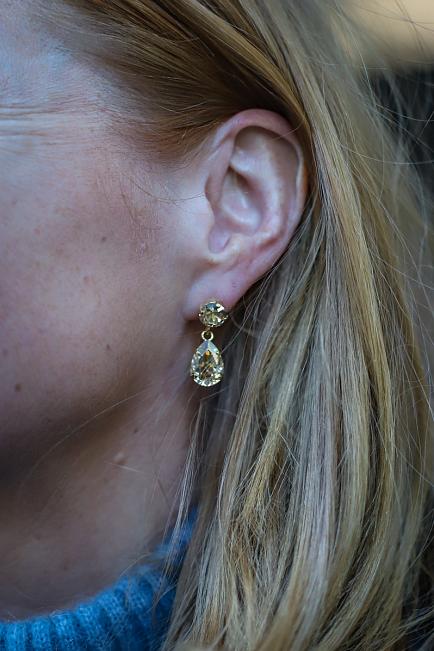Caroline Svedbom Mini Drop Earrings Golden Shadow øredobber
