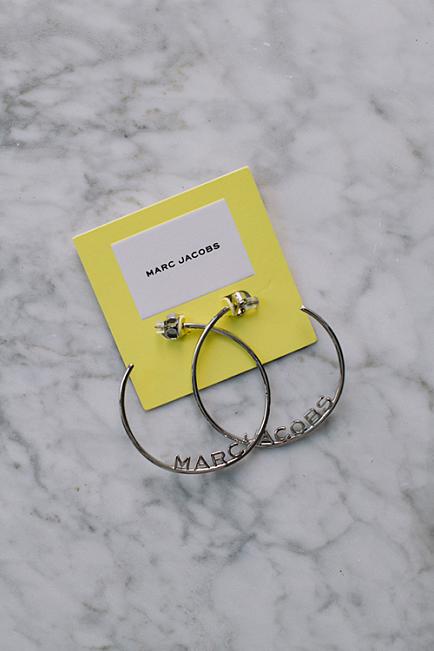 Marc Jacobs Oversized Monogram Hoops Silver øreringer