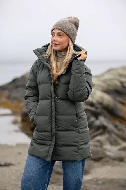 Scandinavian Edition Noon Dark Olive dunjakke