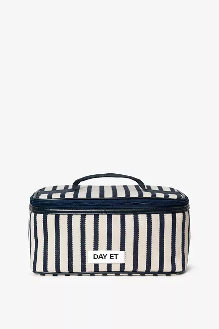 Day ET Gweneth J Beachy Box Navy Blazer toalettmappe 2
