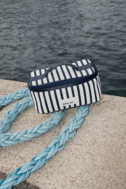 Day ET Gweneth J Beachy Box Navy Blazer toalettmappe