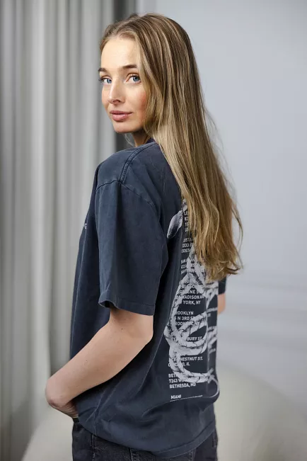 Anine Bing Kent Tee Twisted Snake Washed Charcoal t-skjorte 2