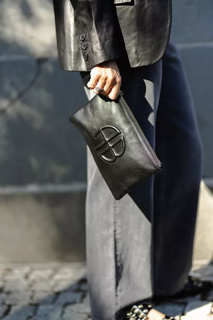 ANINE BING Lili Pouch black 1
