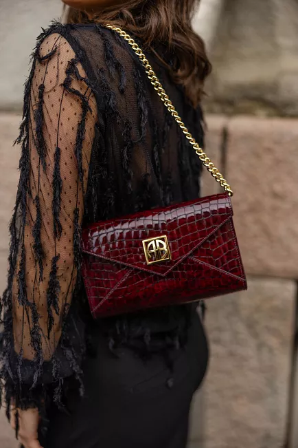 Anine Bing Small Elly Clutch Black Embossed skulderveske 3