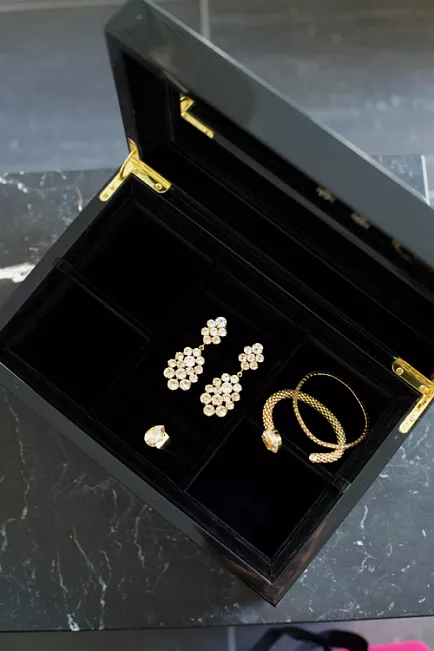 Dark Laquer Jewellery Box Black smykkeskrin