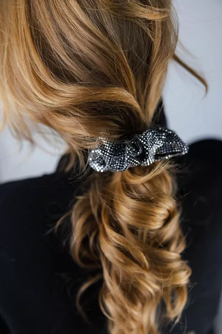 Day ET Party Scrunchie Silver hårstrikk 3