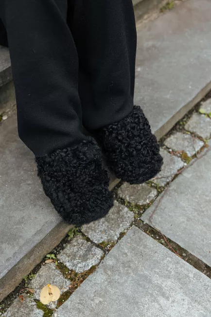 envelope lounge slippers black tøffler sort 1