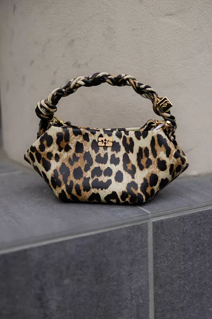 Ganni Bou Bag Mini Print Leopard veske 1