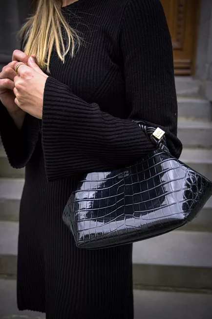 ganni bou bag small patent croco black veske 2