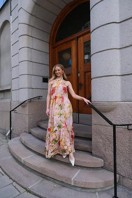 byTiMO Georgette Halterneck Dress Blush Flowers maxikjole 3